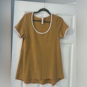 Mustard Lularoe Classic Tee size small